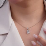 پلاک نقره زنانه طرح مستطیل با نگین باگت و میکروست 1000150071 - Image 2