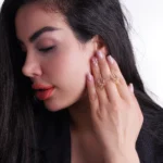 گوشواره نقره‌ای با طراحی حلقه‌های رزگلد 108011 - Image 2