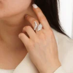 انگشتر نقره زنانه طرح آیریسا بلوم گل مارکیز عیار 925 - Image 2